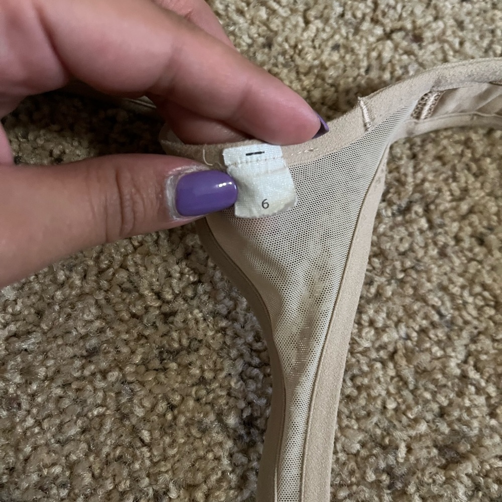 Lululemon sports bar size 6